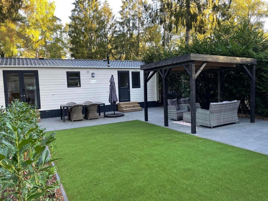 Chalet Toetje Op De Veluwe Hoenderloo Exterior photo